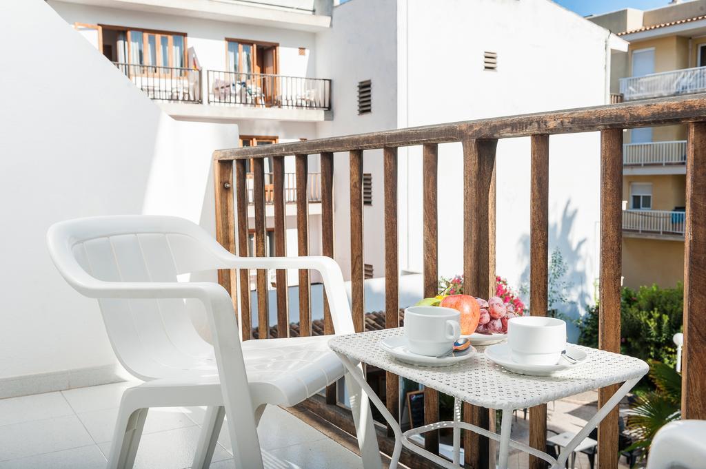 Hostal Casa Bauza 칼라 라트자다 객실 사진